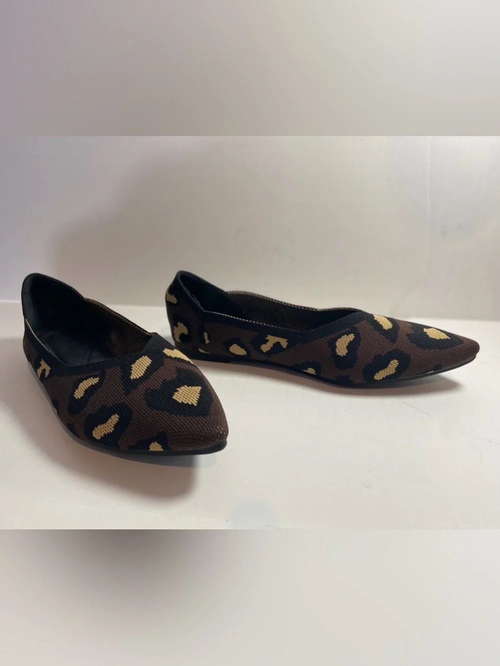 Soft~Black Leopard Print~Breathable Mesh Knit~Pointed Toe~Ballet Flat~Size 9.5